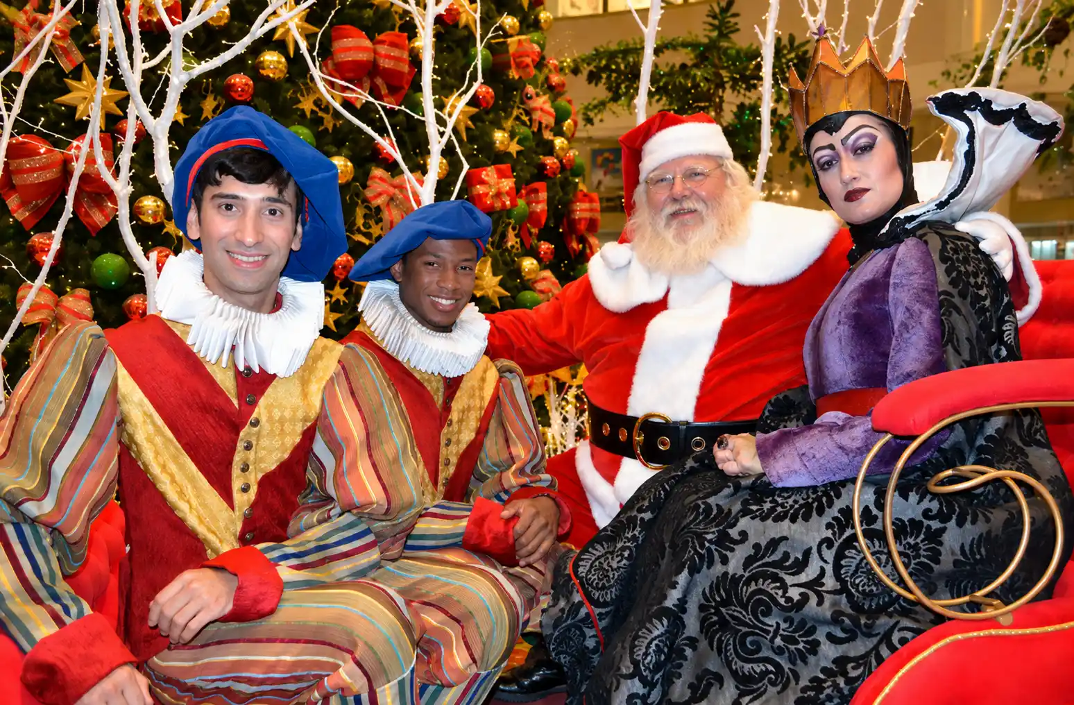 Personagens natalinos para eventos no Gran Shopping